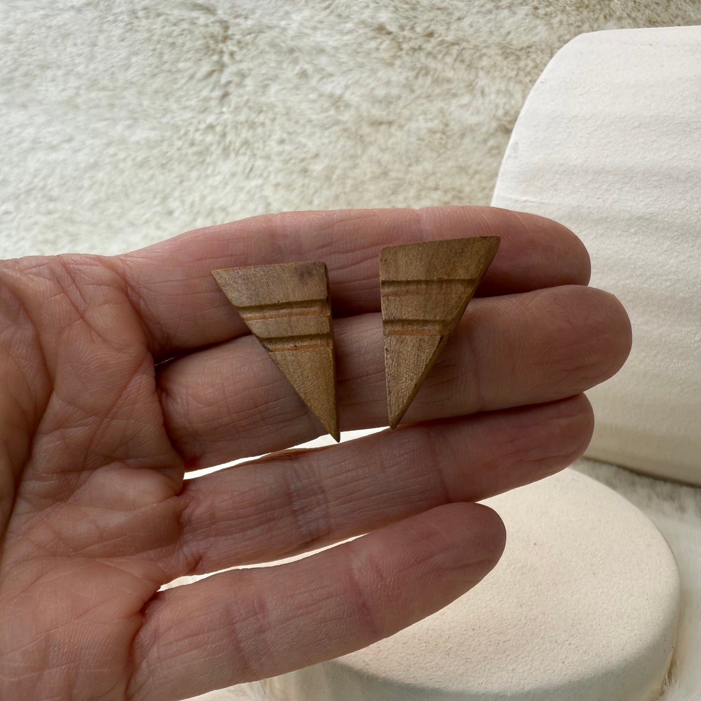 Handmade apple wood triangle earrings – minimalist, natural, eco-friendly.