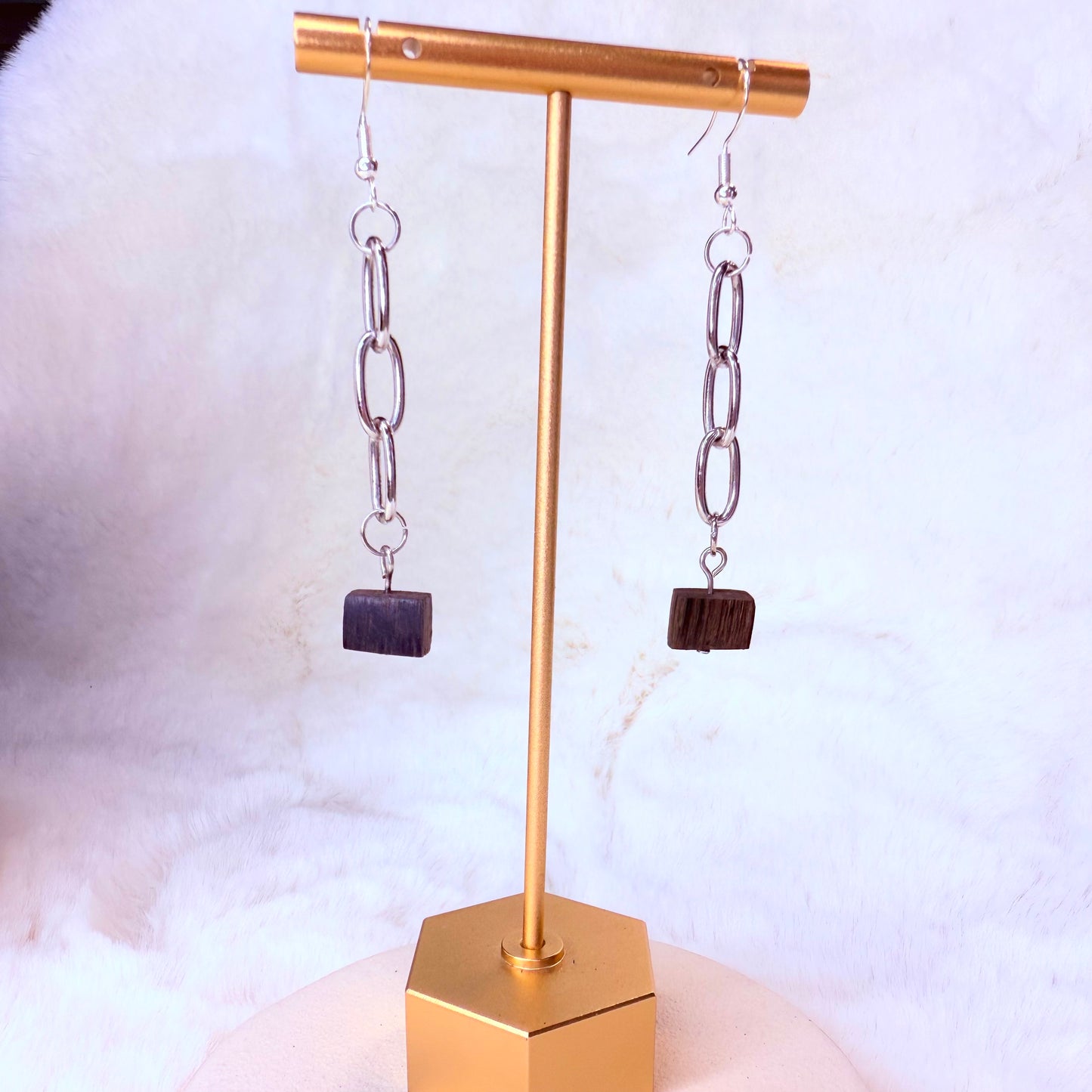 Pair of earrings with chain design