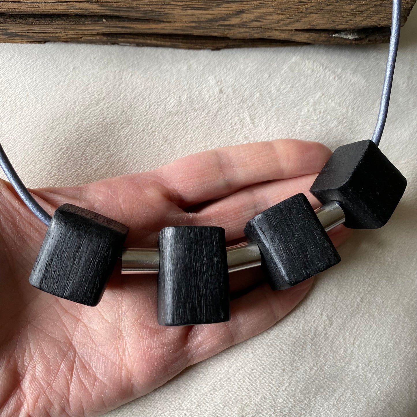 Necklace suitable for a wide range of occasions