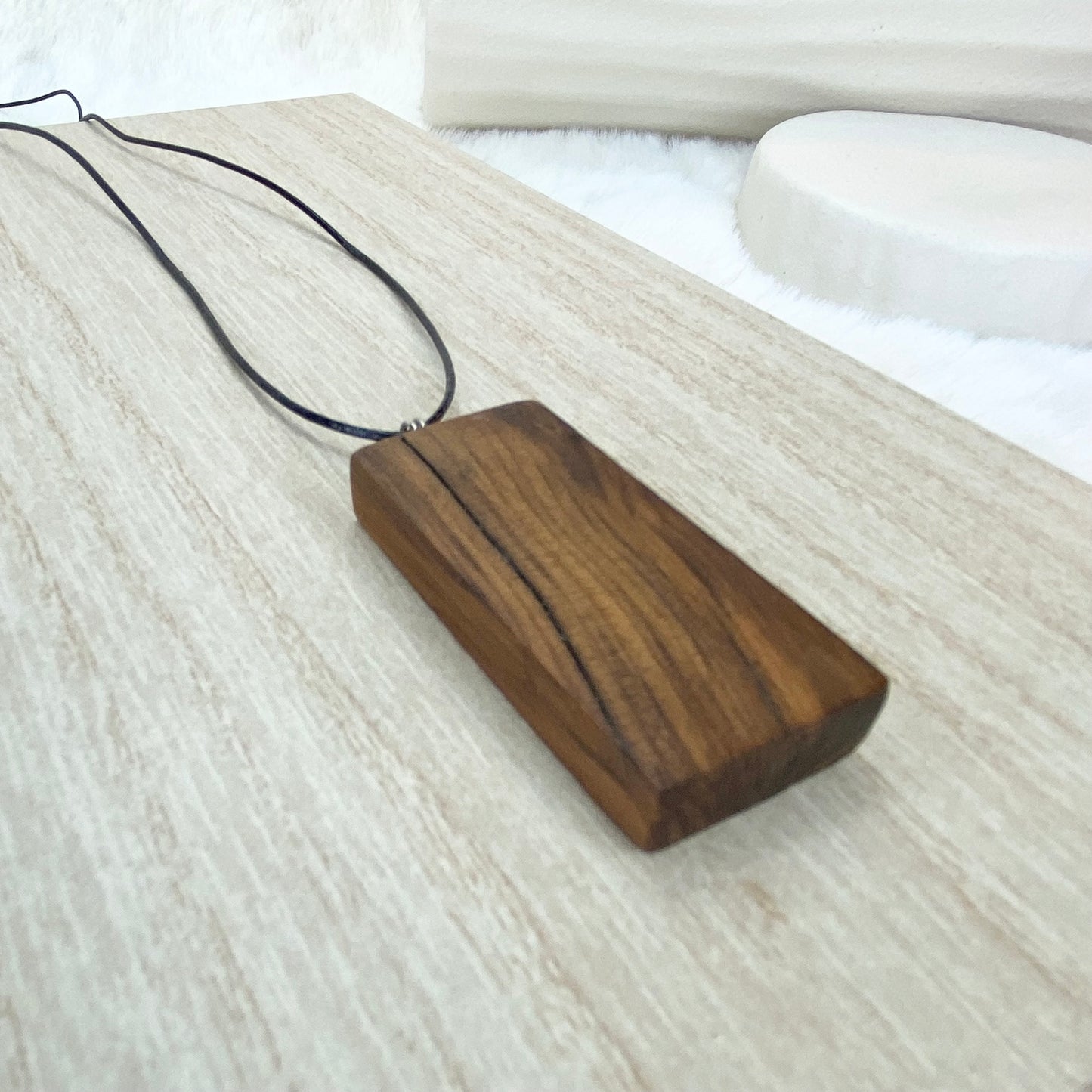 RusticJewelry #ArtisanNecklace #WoodGrainJewelry 