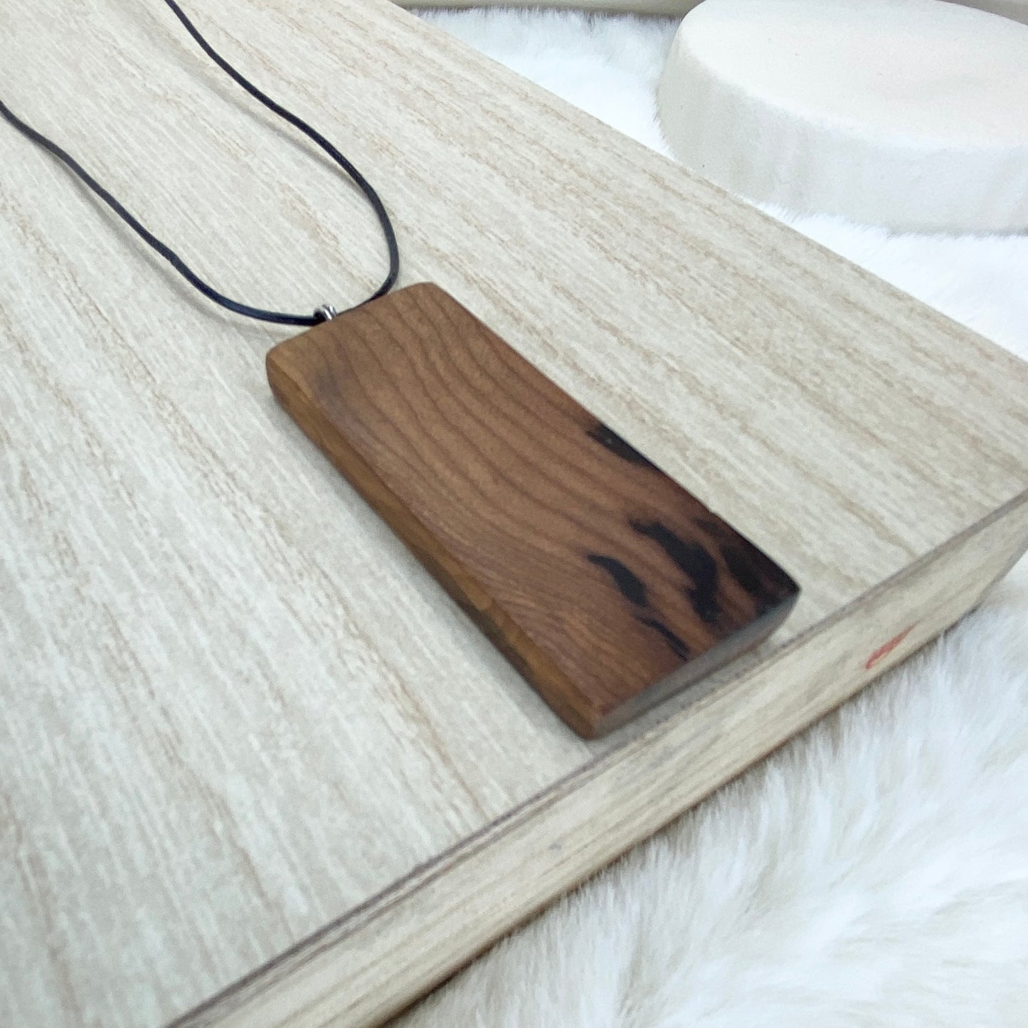 #NaturalWoodPendant #SustainableFashion #OrganicJewelry 