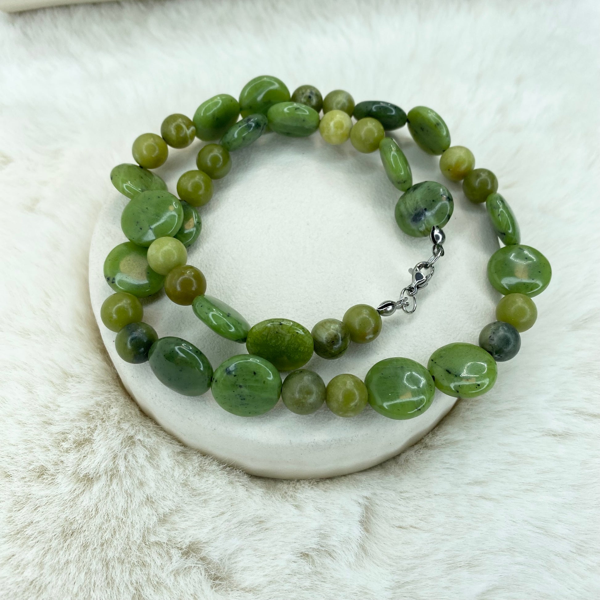 green jade necklace 