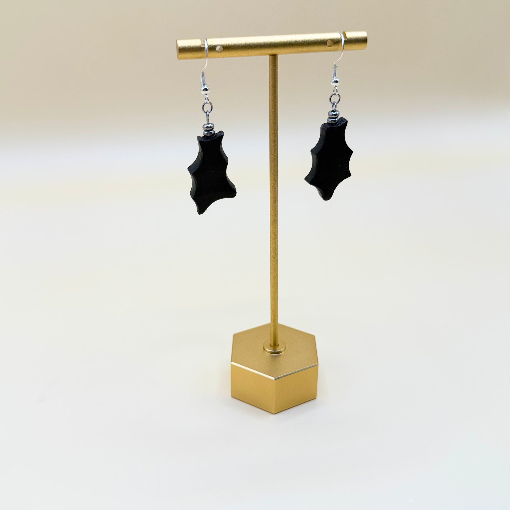 Black shaped earrings 