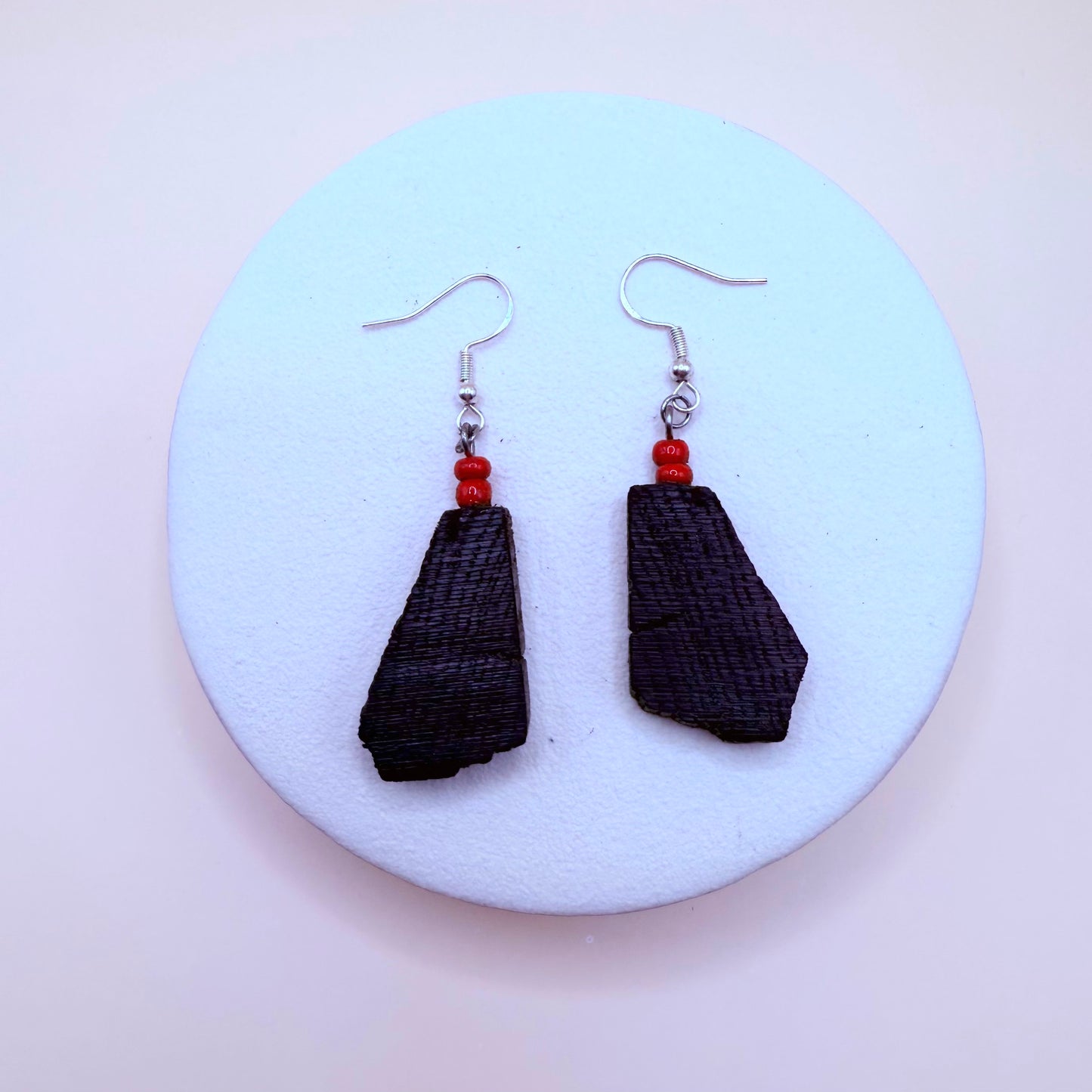 black earrings 