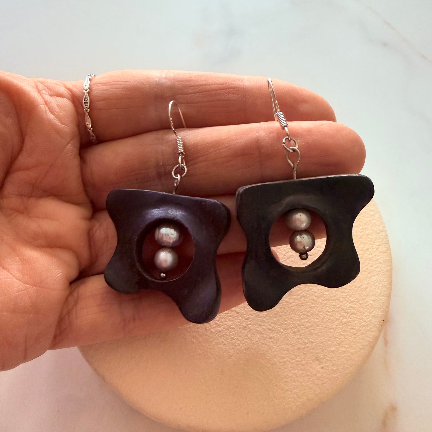 Handmade black earrings with pearls