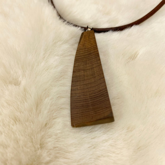 bog yew necklace 