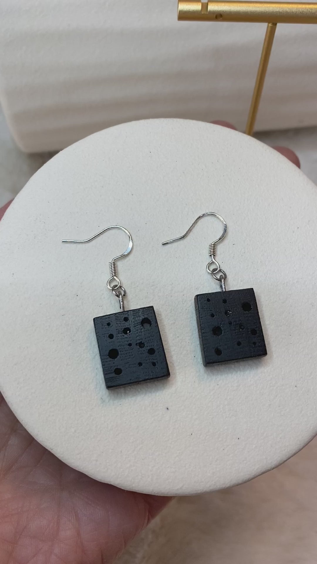 Dangle earrings 