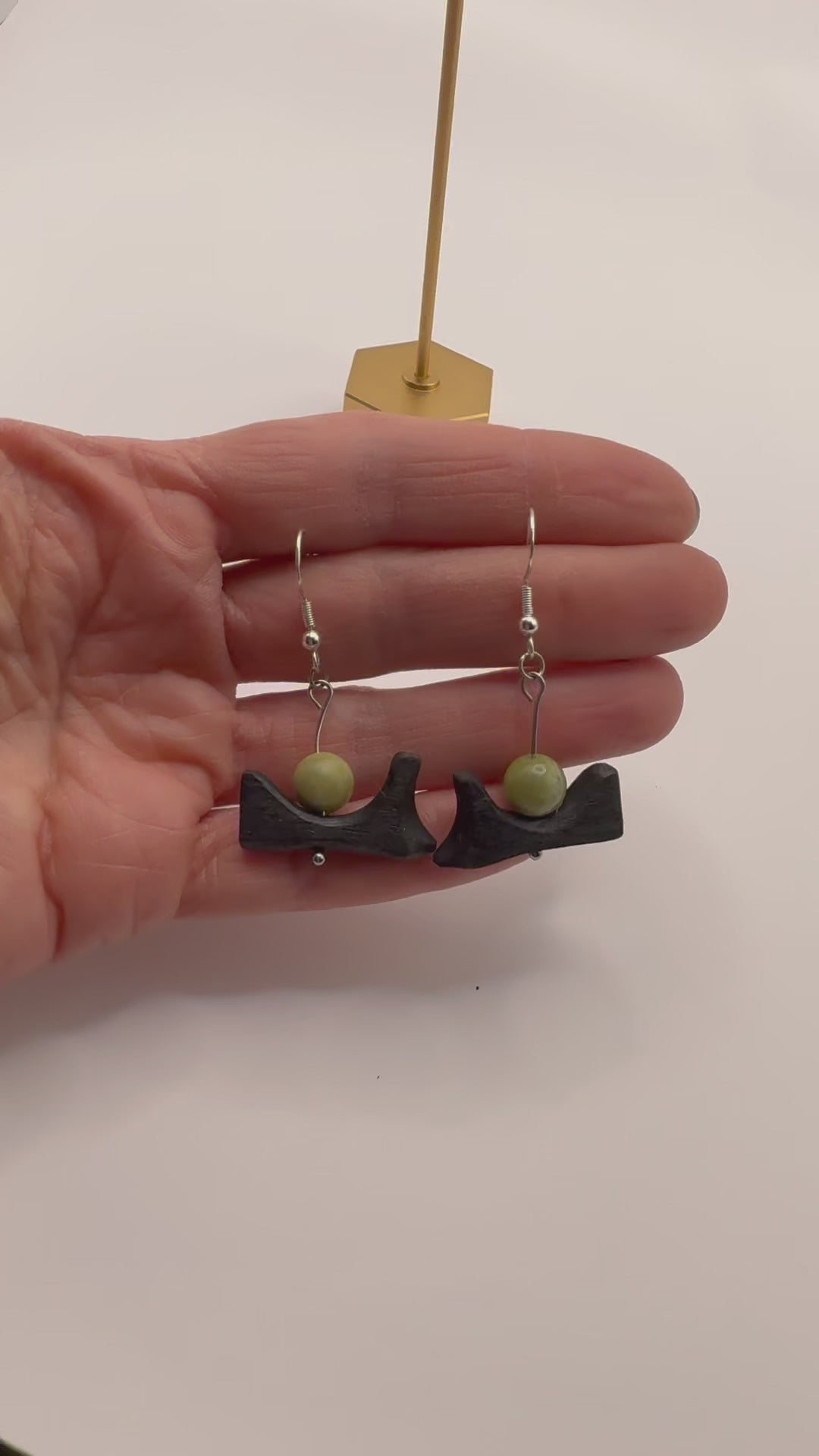 jade with black wood - earrings 
