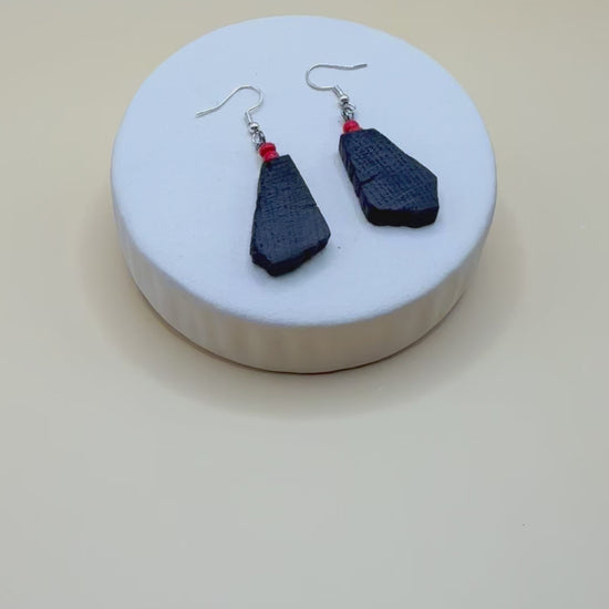 Earrings with red coral 