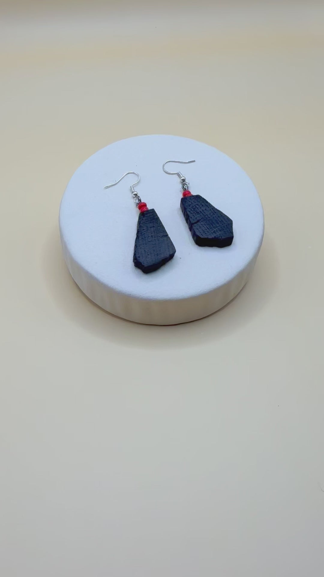 Earrings with red coral 